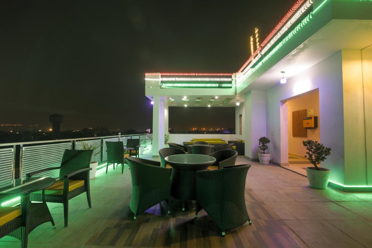 Bed and Breakfast Twin Towers Greater Noida Exterior foto