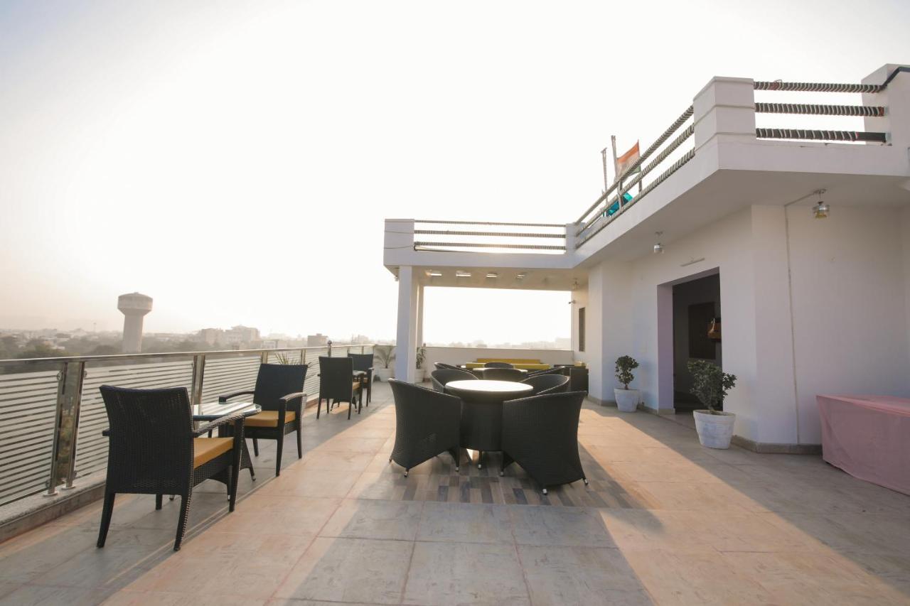 Bed and Breakfast Twin Towers Greater Noida Exterior foto