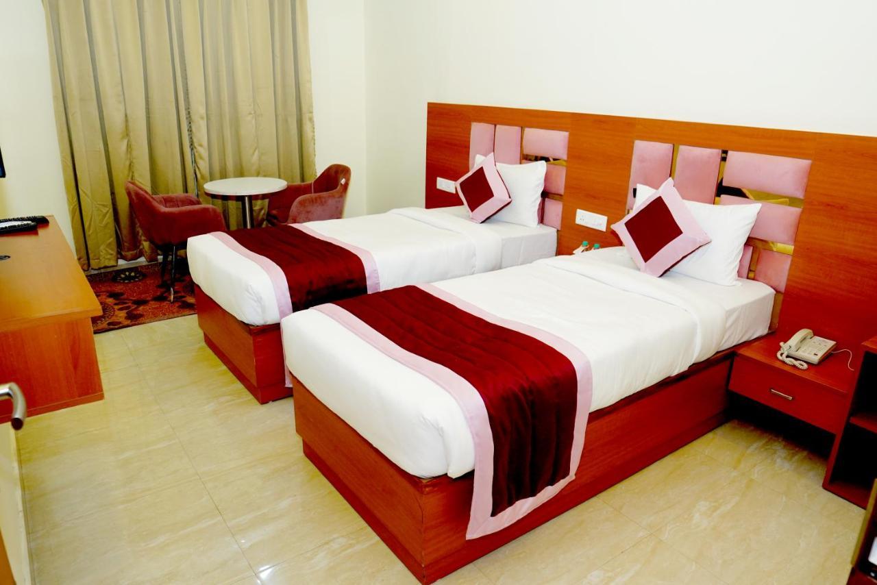 Bed and Breakfast Twin Towers Greater Noida Exterior foto
